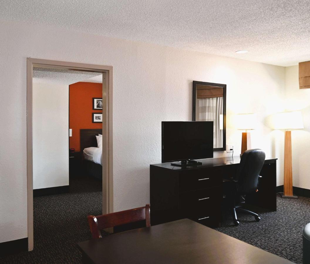 Hotel Sleep & Spring - Fayetteville Near Bragg 2*