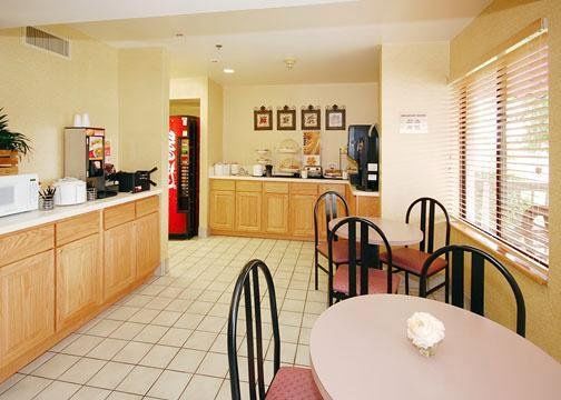 Hotel Sleep & Spring - Fayetteville Near Bragg 2*